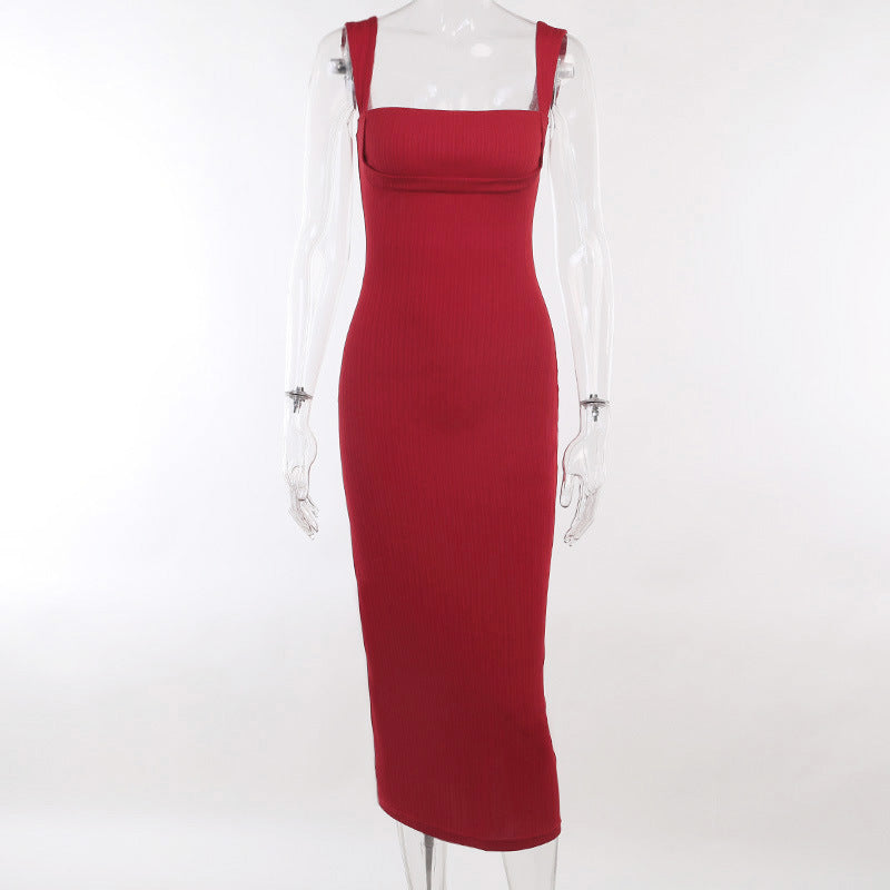 Stylish women's knitted slim-fit red dress