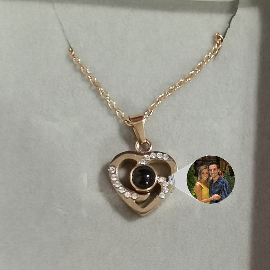 Heart Shaped Projection Necklace